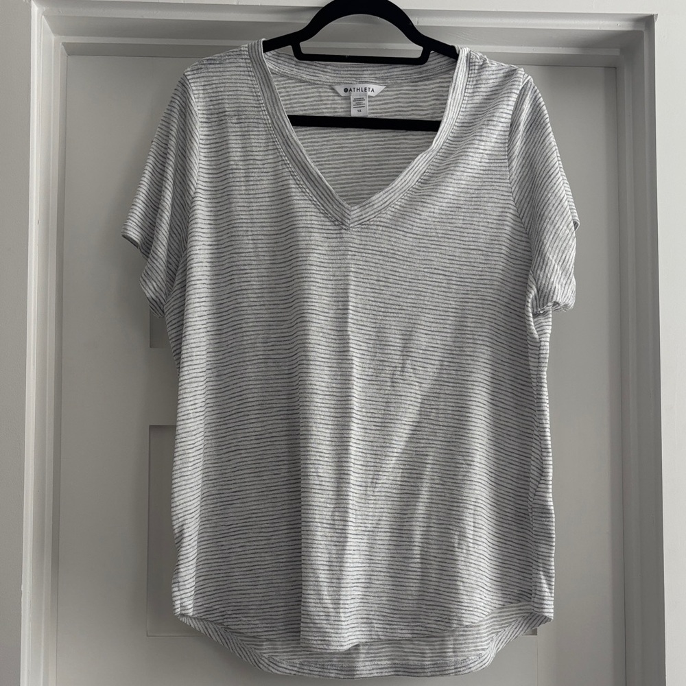 Size 1X Athleta Breezy Light Gray Striped V-Neck Tee